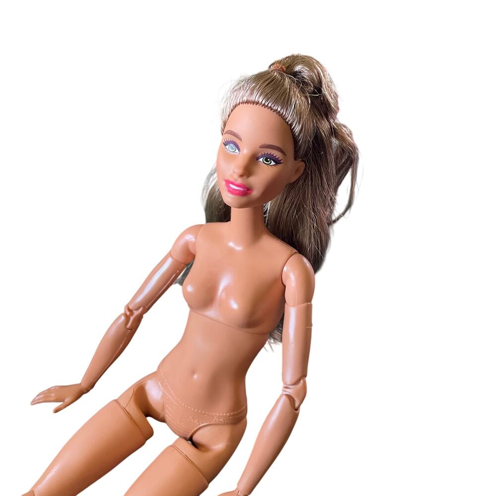 Teresa Barbie Doll Made to Move Doll Yoga 2020 Articulated Green Top No Clothes - Picture 3 of 9